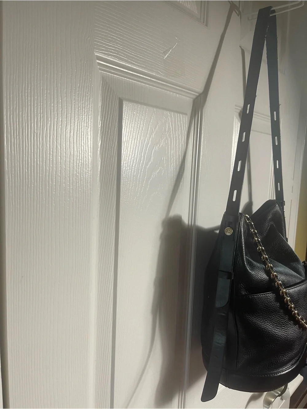 Michael Kors Black Leather Bucket style Shoulder Bag with Gold Chain Detail - Picture 3 of 15